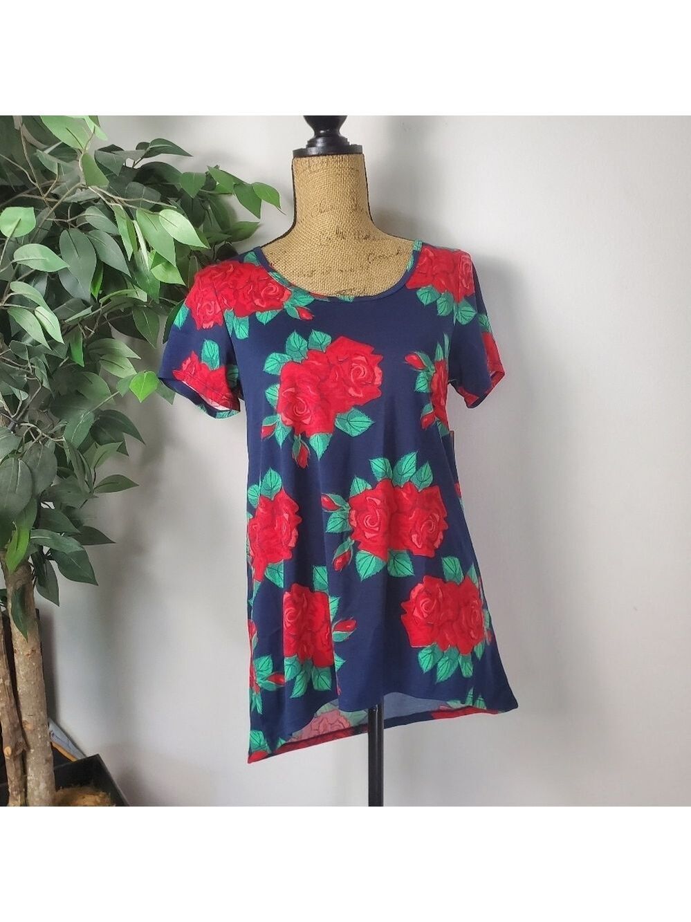 NEW Lularoe Classic T Floral Rose Short Sleeve Shirt Womens Size XS *